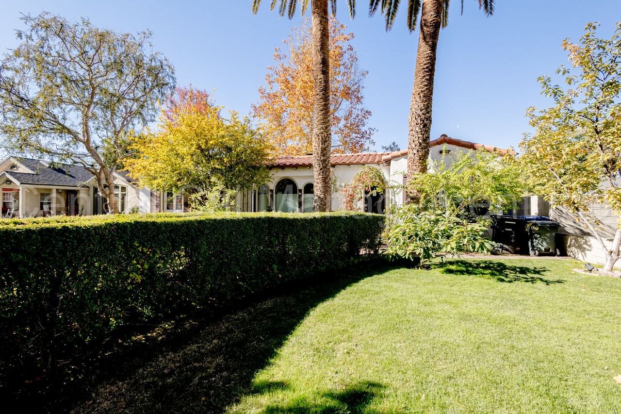 227 Oleander Ave - Photo 3 of 37