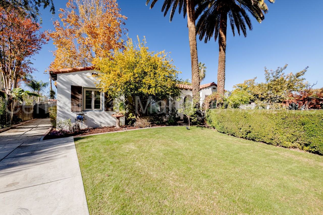 227 Oleander Ave - Photo 4 of 37