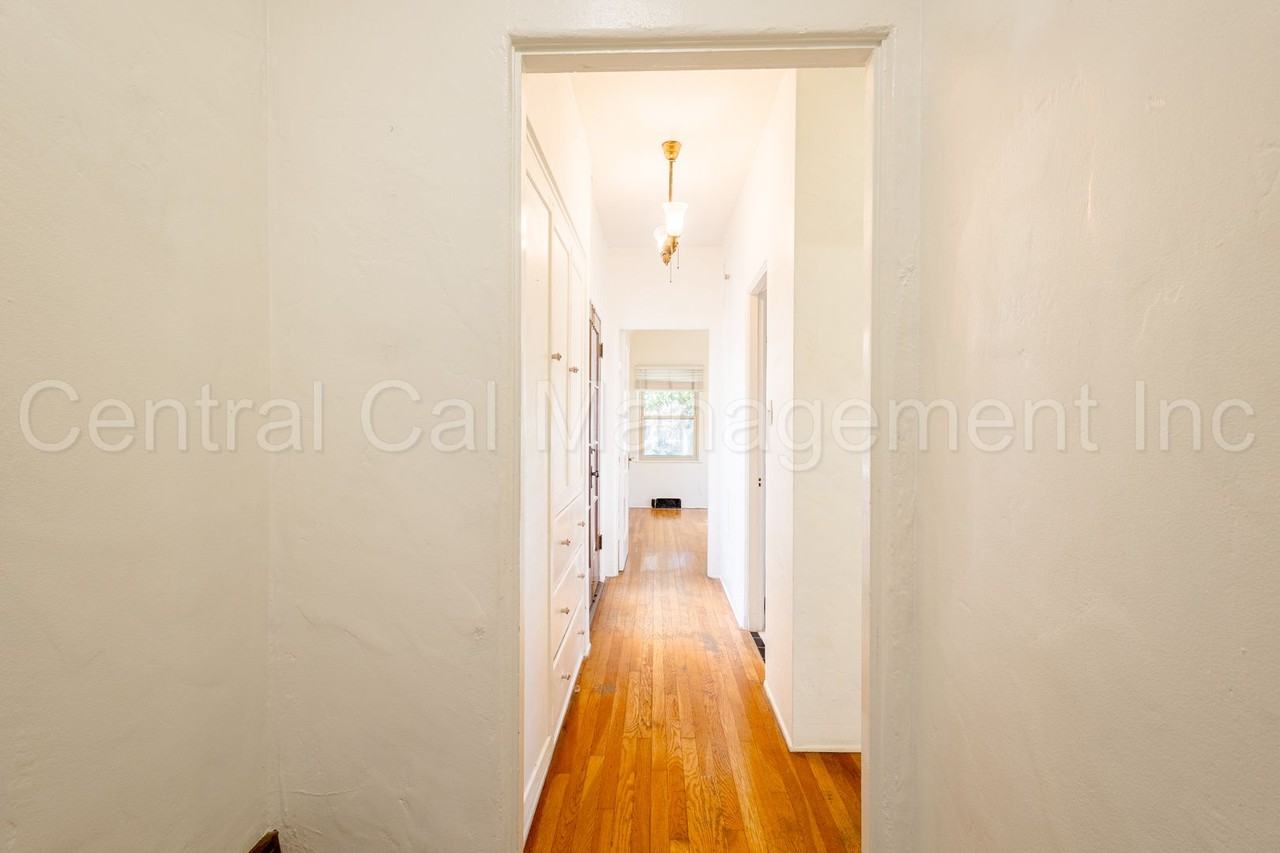227 Oleander Ave - Photo 5 of 37