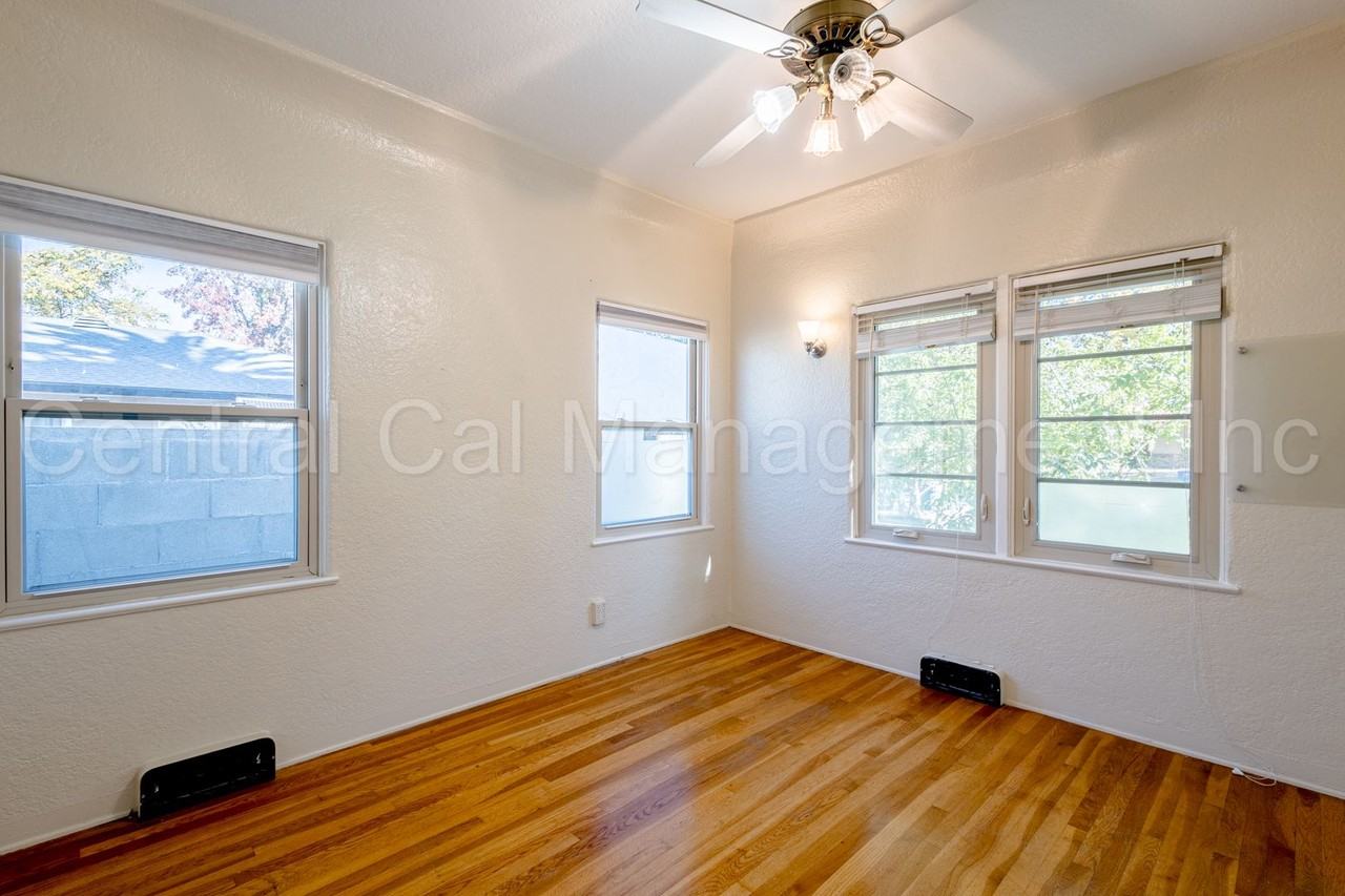 227 Oleander Ave - Photo 6 of 37