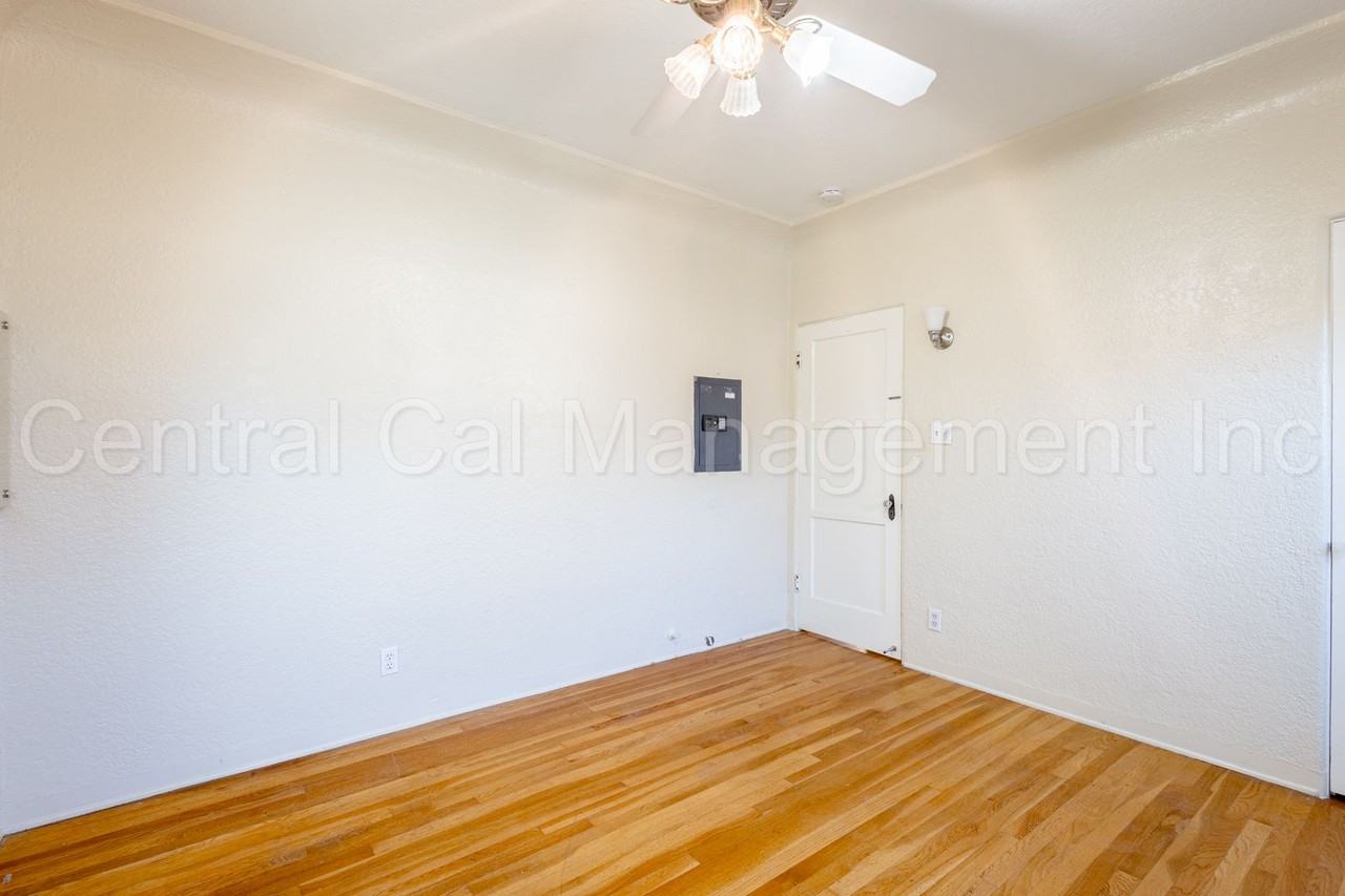 227 Oleander Ave - Photo 7 of 37