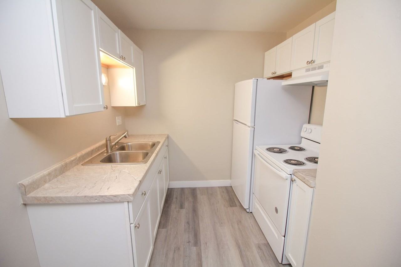 **Limited Time Special! 1 Month Free Rent!** - Photo 6 of 23
