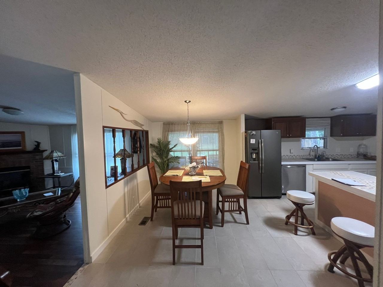 205 Cornfield Ave - Photo 6 of 31