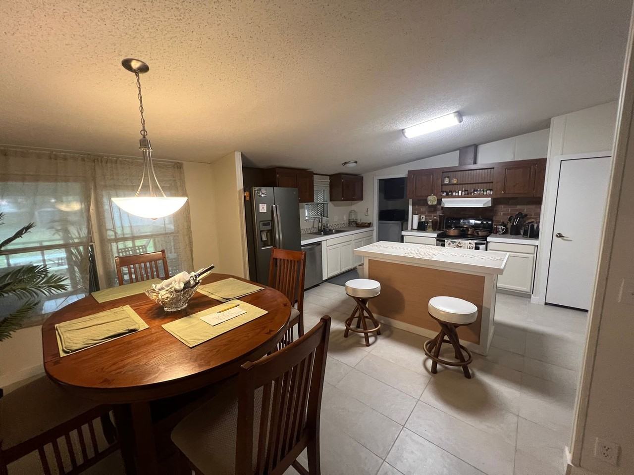 205 Cornfield Ave - Photo 7 of 31