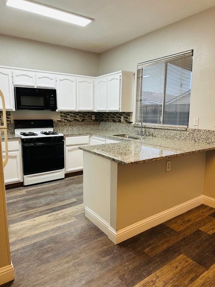 7912 Dersingham Dr - Photo 2 of 9