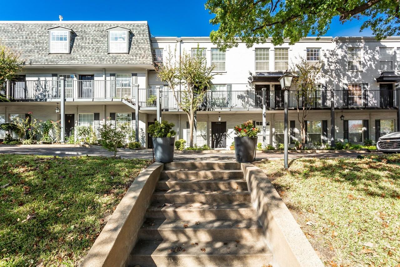 7791 Royal Ln - Photo 3 of 31