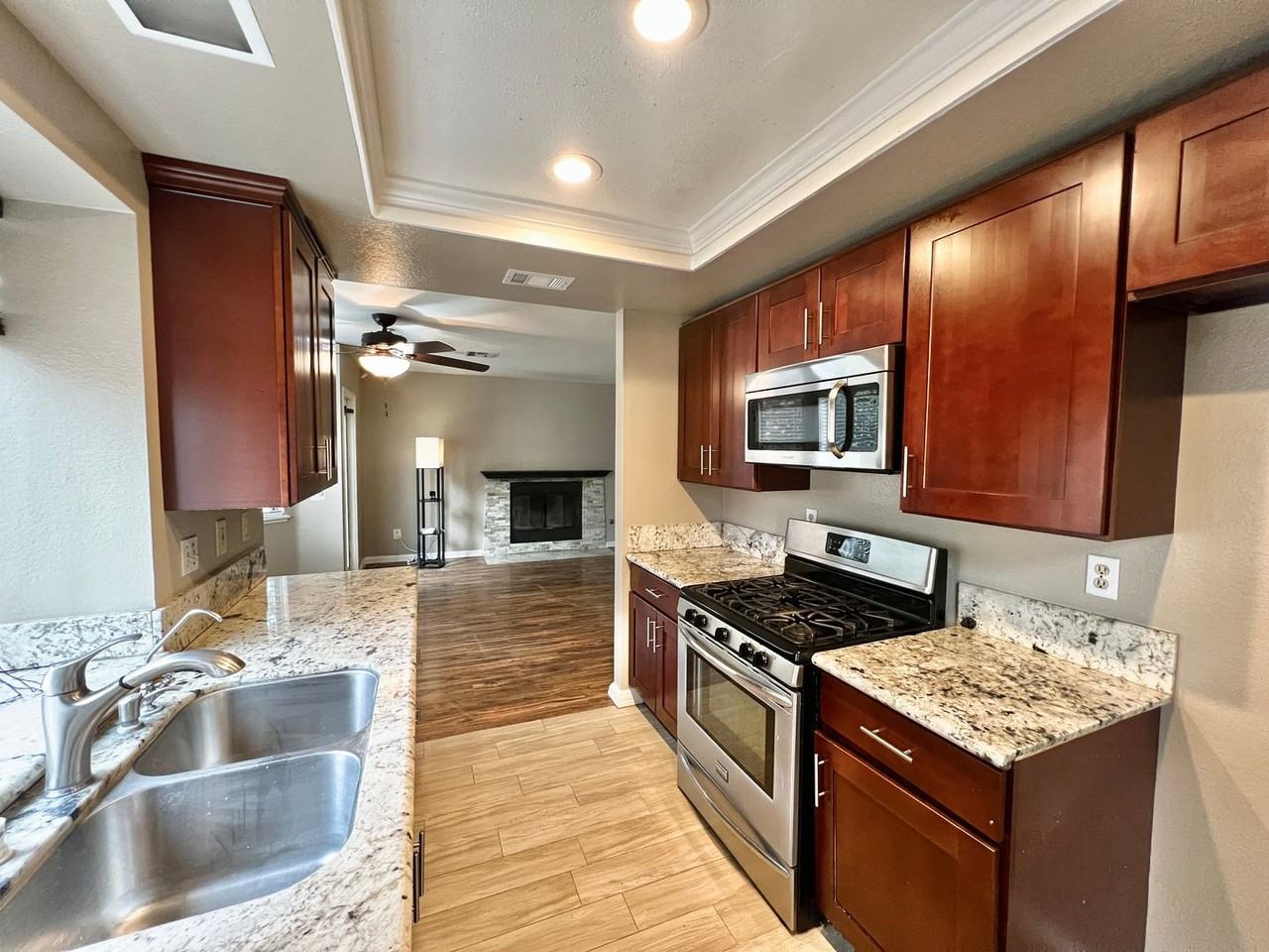 7892 Whitney Ct - Photo 3 of 10