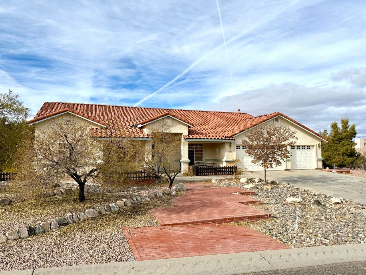 2287 Hopi Dr - Photo 2 of 40