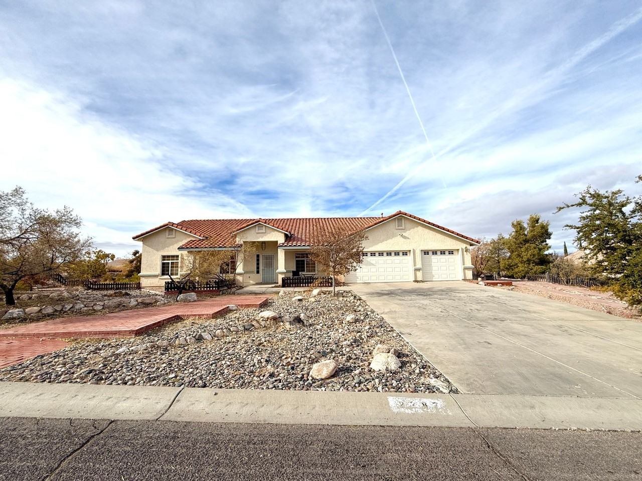 2287 Hopi Dr - Photo 3 of 40