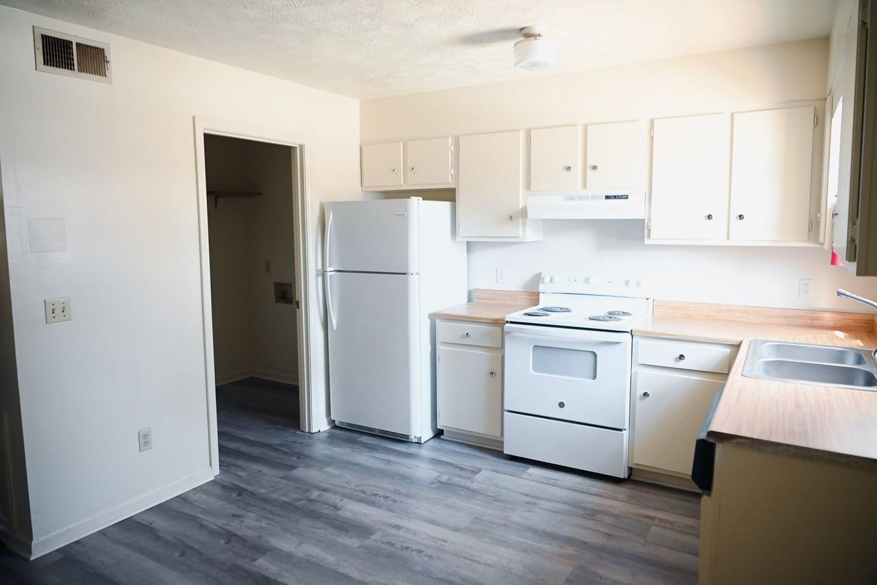 Collegiate Heights (Flats & Townhomes) - Photo 5 of 48