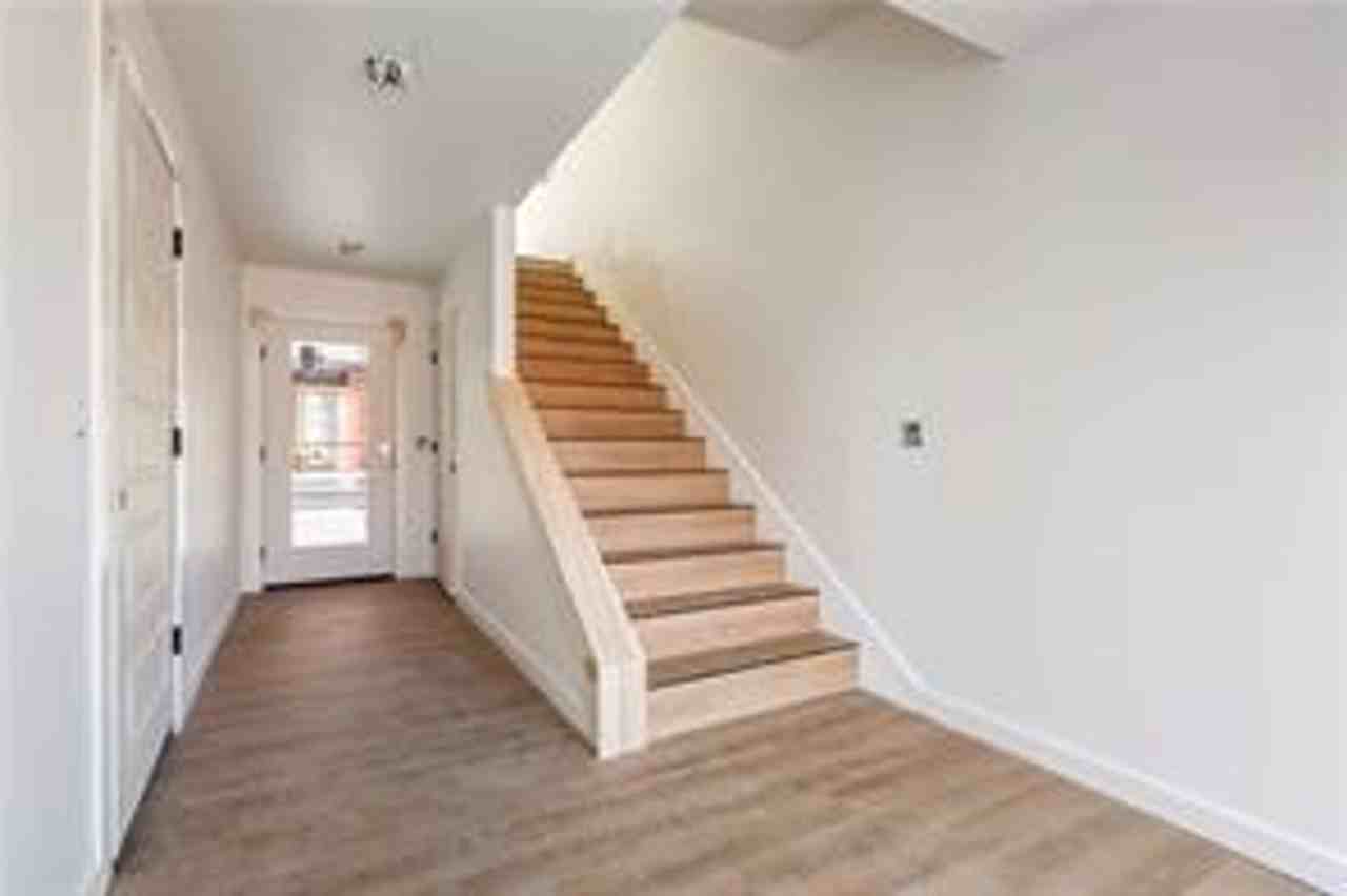 929 Se 10th St - Photo 2 of 29