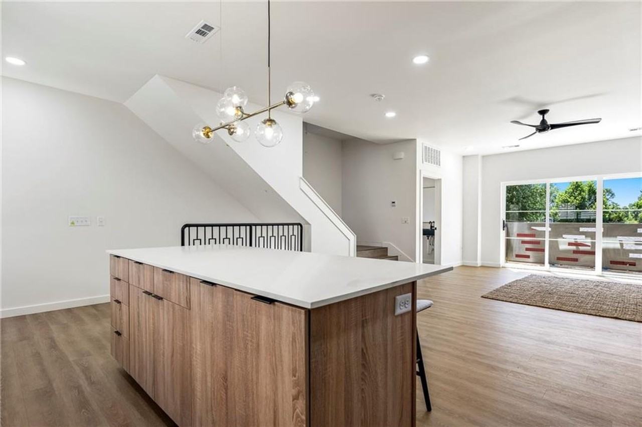 929 Se 10th St - Photo 3 of 29