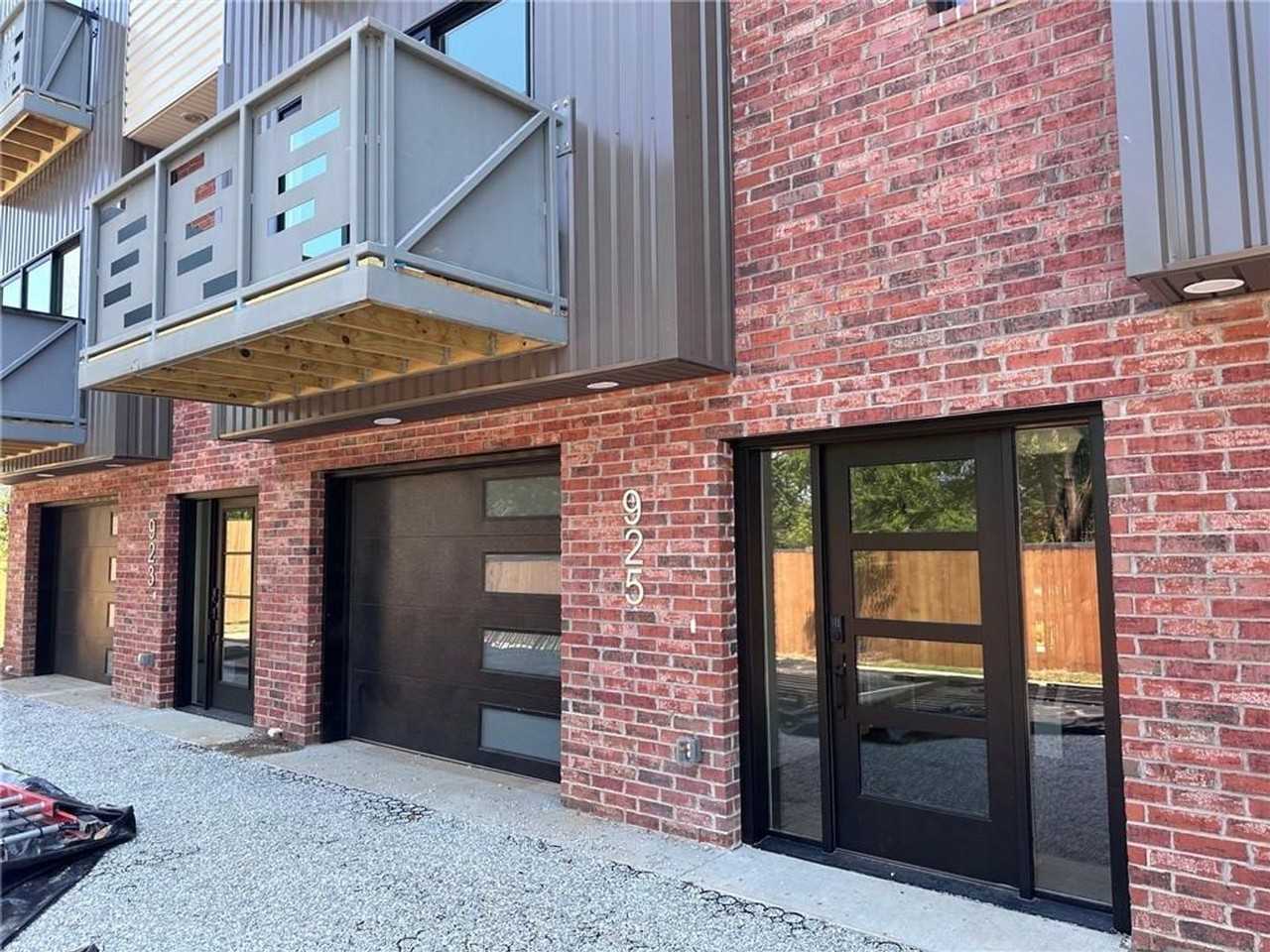 937 Se 10th St - Photo 2 of 28