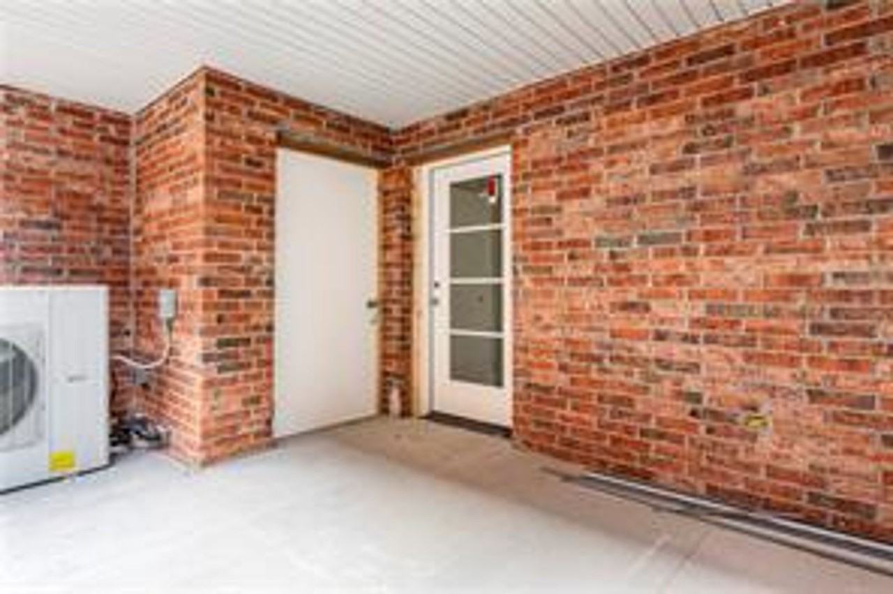 937 Se 10th St - Photo 3 of 28