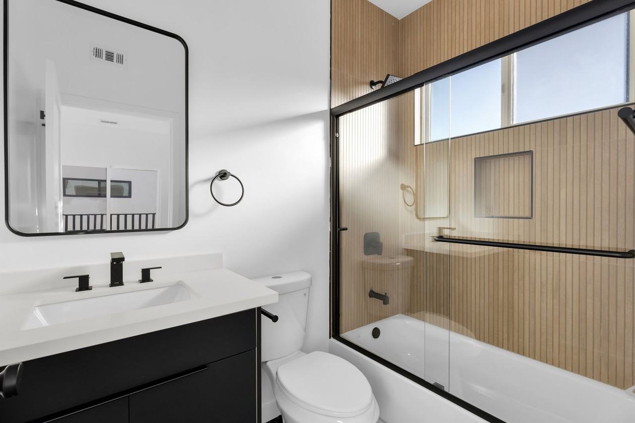 Best Priced Luxury 4 & 5 Bed Townhomes in Mid - Photo 7 of 50