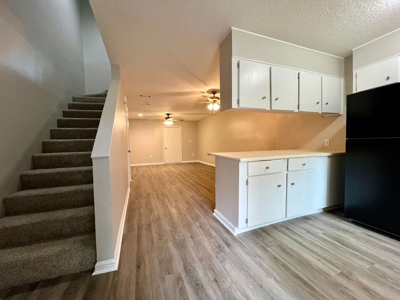 905 Brett Dr #E - Photo 3 of 35