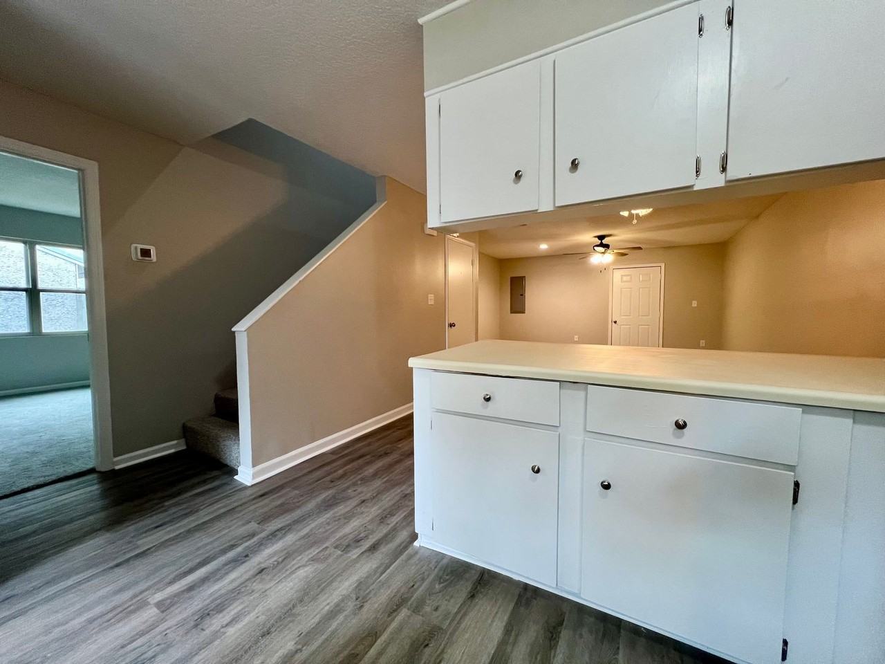 905 Brett Dr #E - Photo 5 of 35