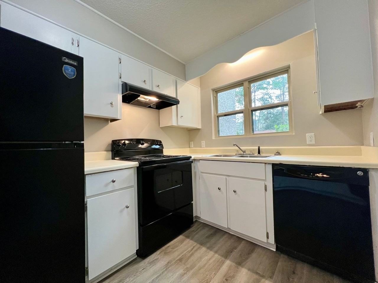 905 Brett Dr #E - Photo 6 of 35