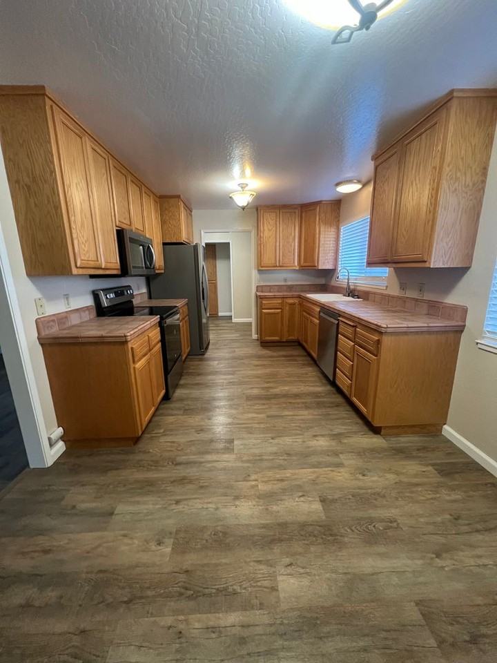 1422 Escalero Rd - Photo 5 of 21