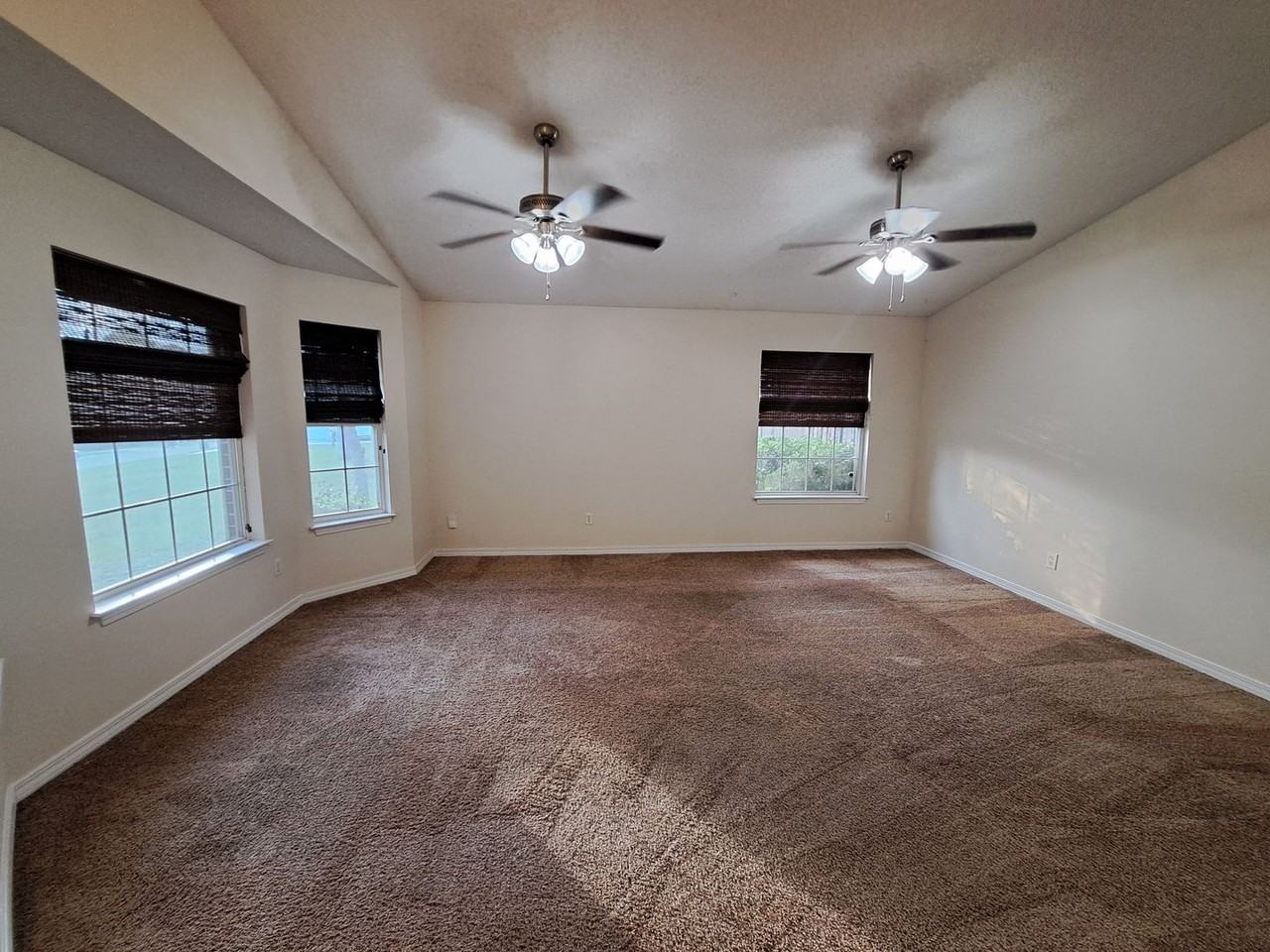 6000 Toulouse Dr - Photo 2 of 33