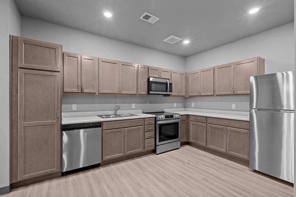 150 Sw Wake Robin Ave - Photo 2 of 17