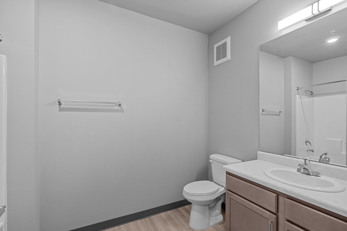 150 Sw Wake Robin Ave - Photo 3 of 17