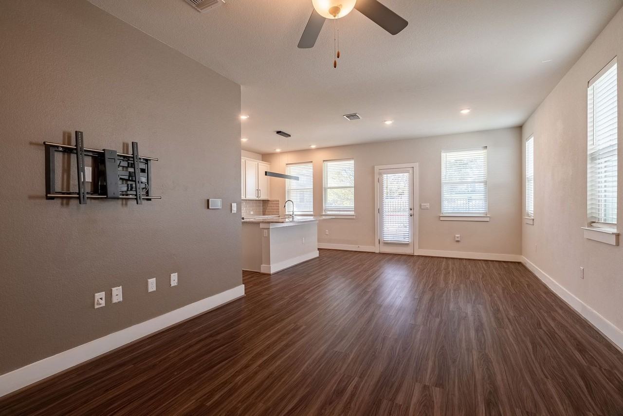 7205 Harmony Shoals Bnd - Photo 4 of 21