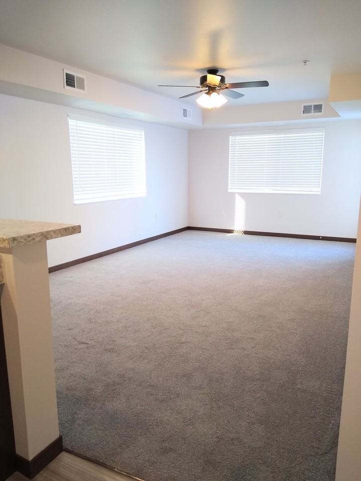 The Pines on 33rd 4 - Photo 4 of 10