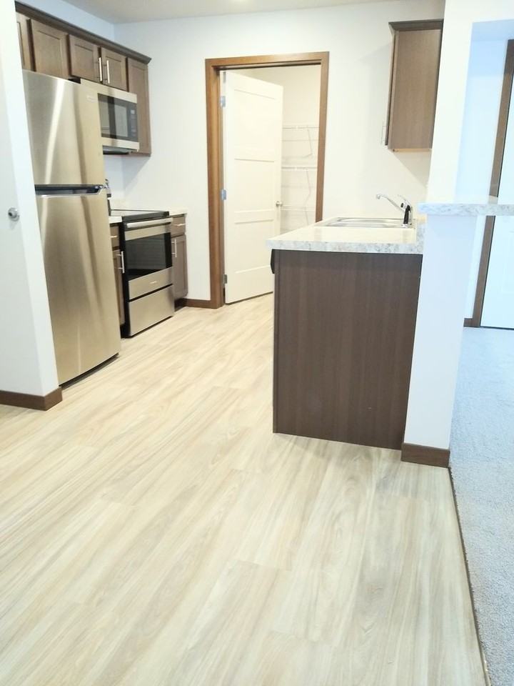 The Pines on 33rd 4 - Photo 3 of 10