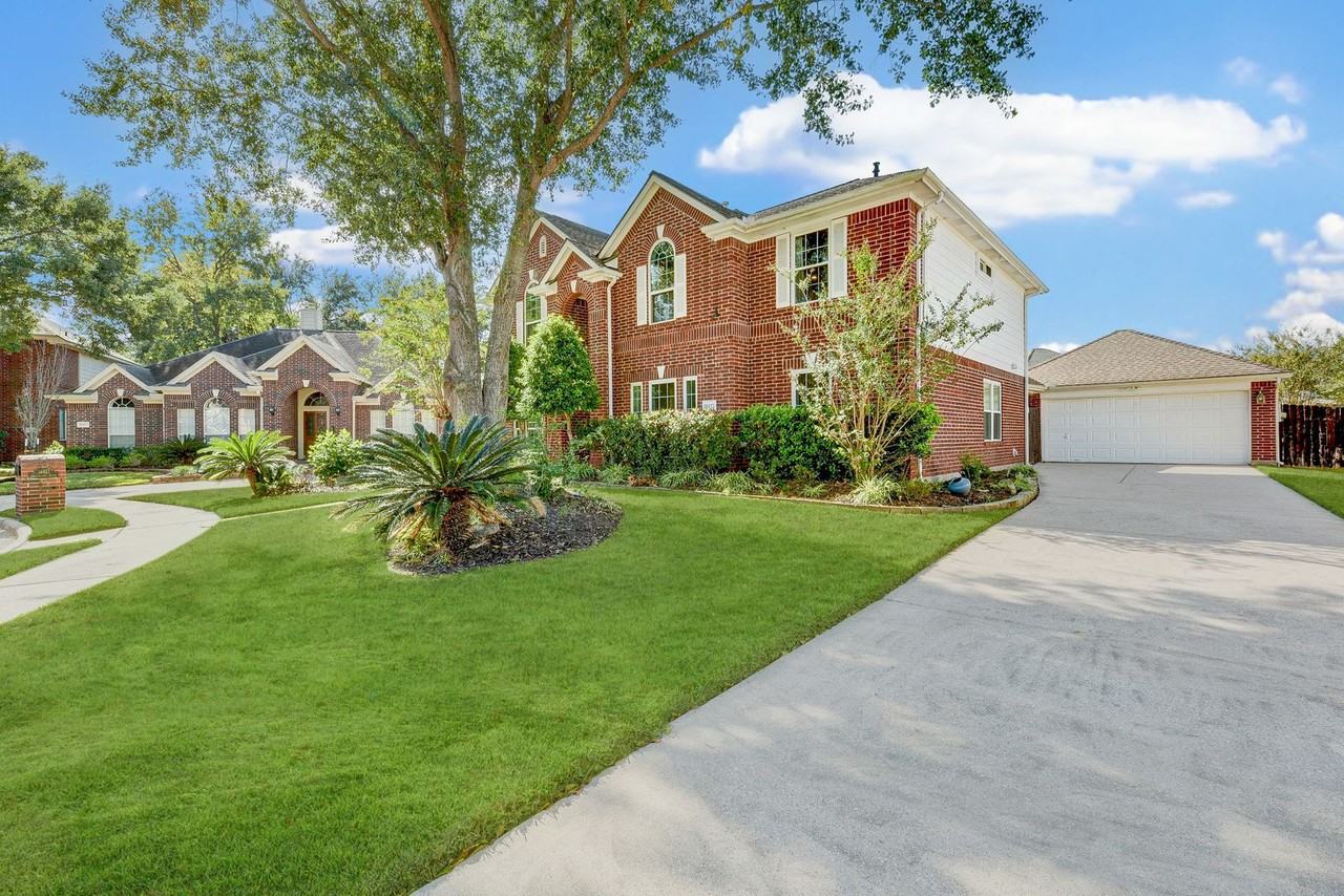 16111 Castlegrove Ct - Photo 3 of 34