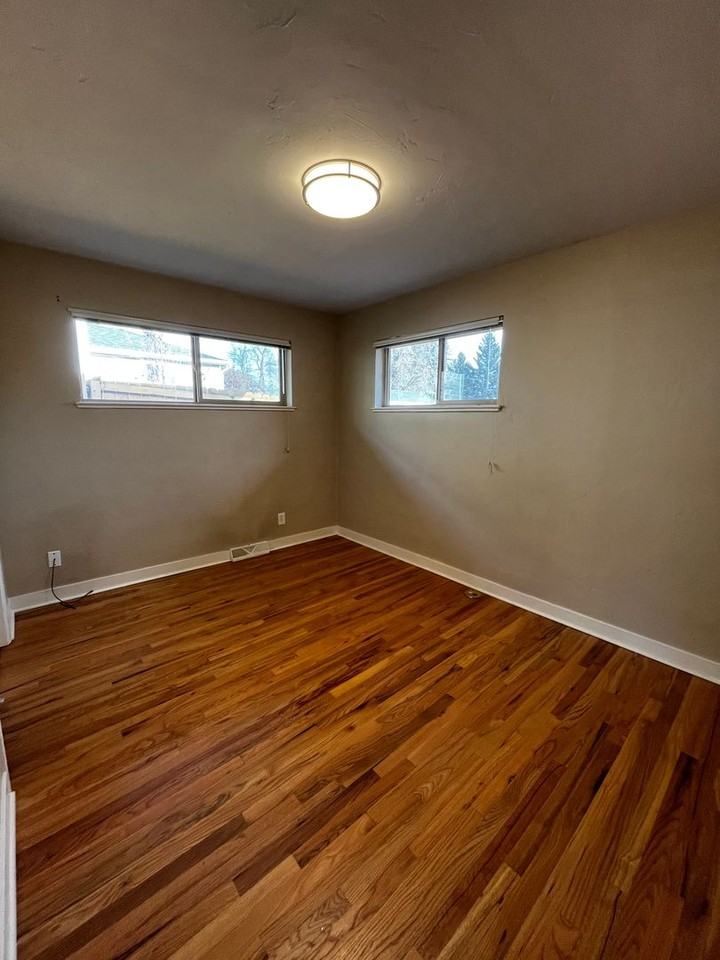 2032 Marshall St - Photo 5 of 8