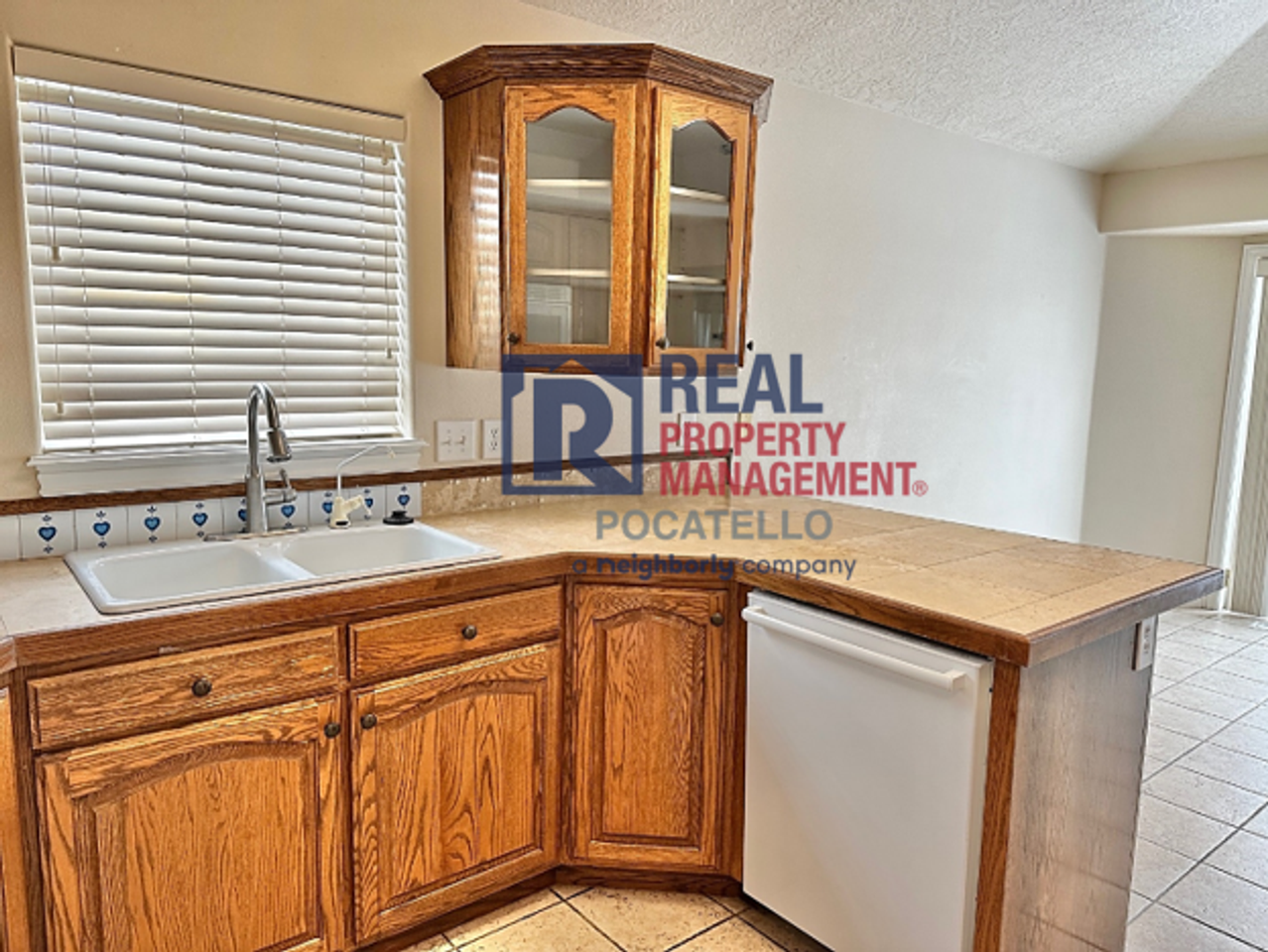 850 Redman St - Photo 5 of 28