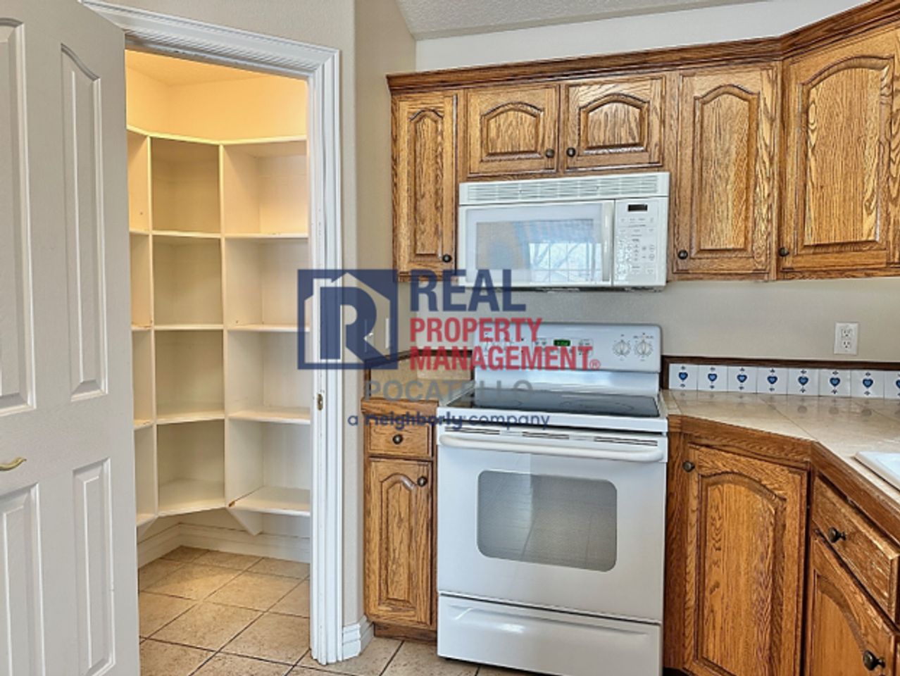 850 Redman St - Photo 6 of 28