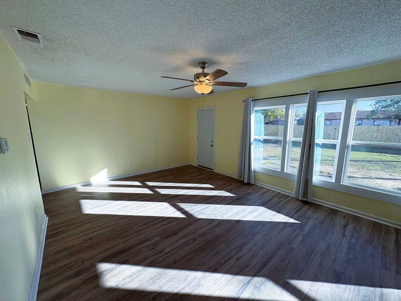 1307 59th St - Photo 3 of 17
