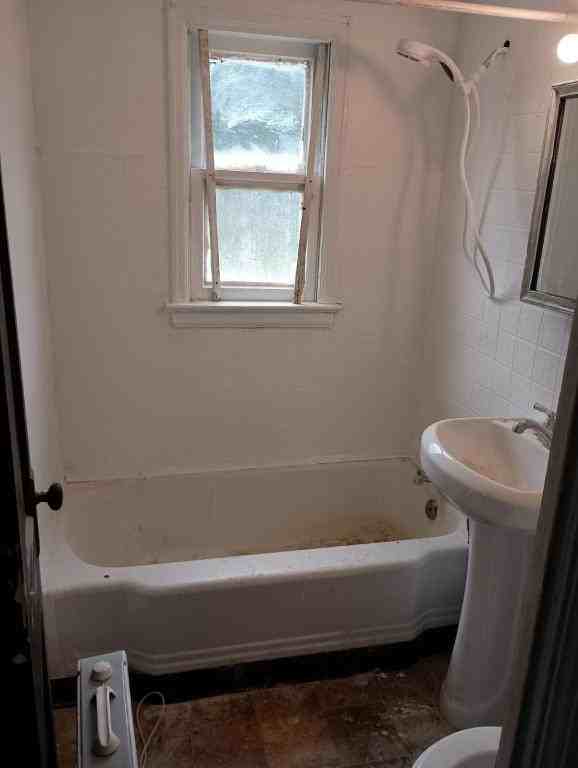 861 Glenwood Ave Back Lower, Buffalo, NY, 14211 - Photo 4 of 7