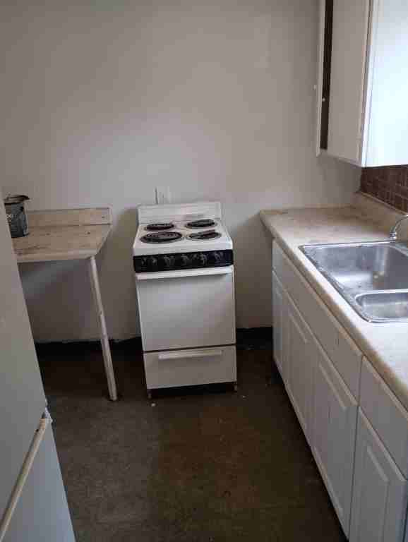 861 Glenwood Ave Back Lower, Buffalo, NY, 14211 - Photo 5 of 7