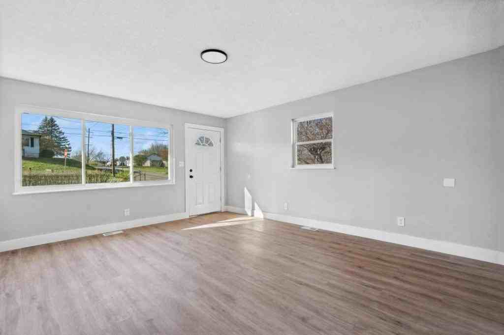 1304 Ames Ave - Photo 5 of 17