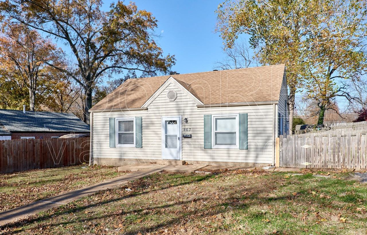 963 Curwood Dr - Photo 2 of 32