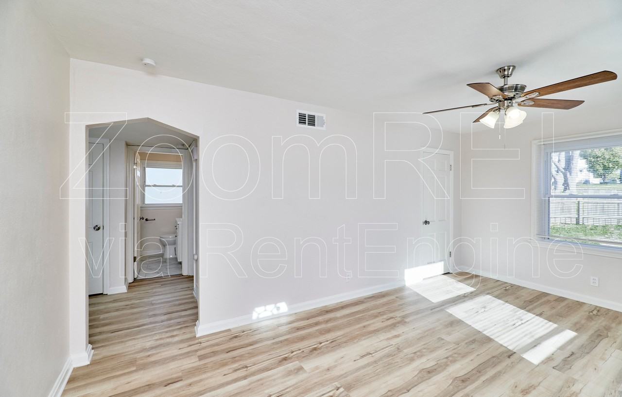 963 Curwood Dr - Photo 3 of 32