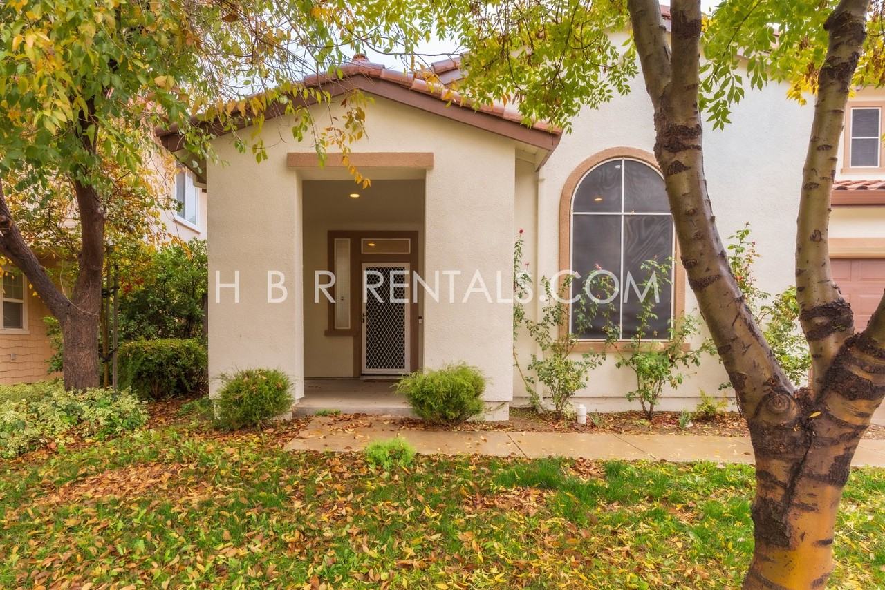 4204 Tropaz Ln - Photo 3 of 44