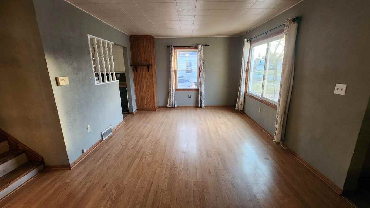 2823 11th St - Photo 3 of 16