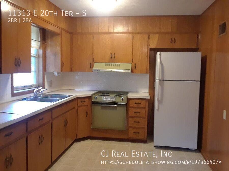 11313 E 20th Ter S #S - Photo 3 of 5