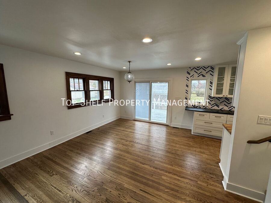 1624 48th St - Photo 3 of 14