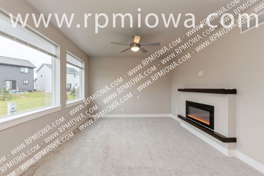 1421 Ne Cedarwood Dr - Photo 2 of 16