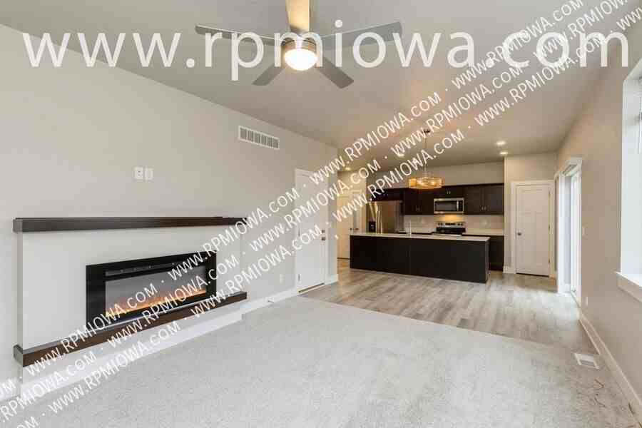 1421 Ne Cedarwood Dr - Photo 3 of 16