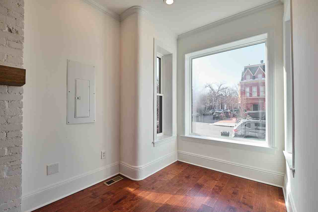 727 13th St Ne - Photo 3 of 38