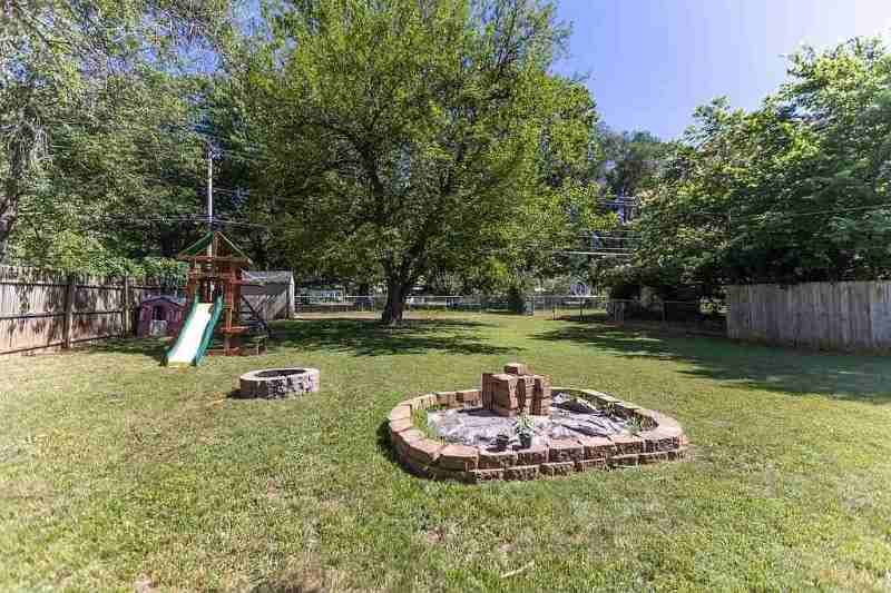 3101 W Grand St - Photo 2 of 11