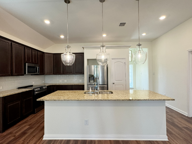 3016 Samson Dr - Photo 6 of 20