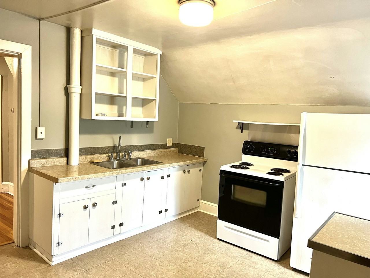 1121 Summit Street, Unit 2 - Photo 3 of 17