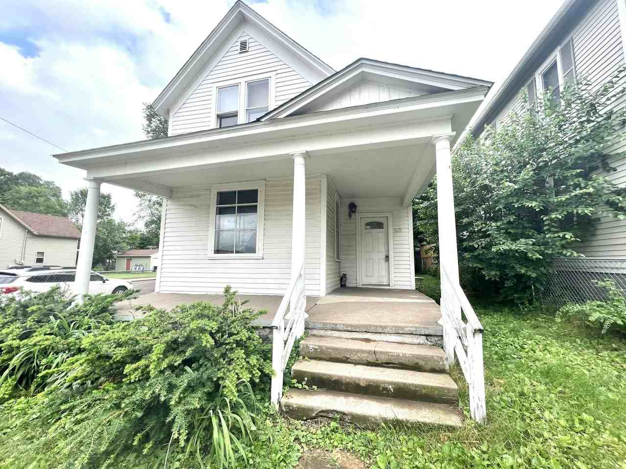 1121 Summit Street, Unit 2 - Photo 6 of 17